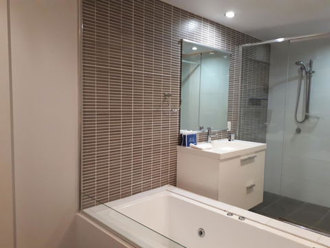 Hinchinbrook Holiday Apartments - Kingaroy Accommodation 5