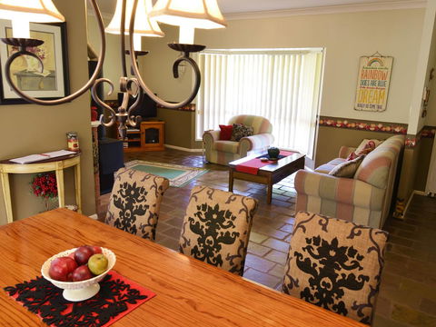 Apple Tree Cottage Montville - Kingaroy Accommodation 5