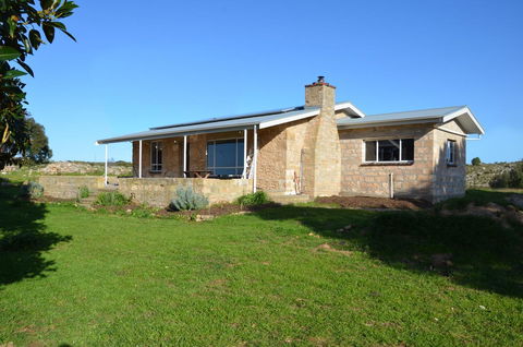 Ratcliff Cottage - Kingaroy Accommodation 7
