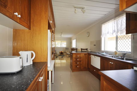 Ocean Wave - Kingaroy Accommodation 5