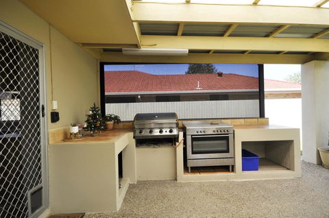 Ocean Wave - Kingaroy Accommodation 18
