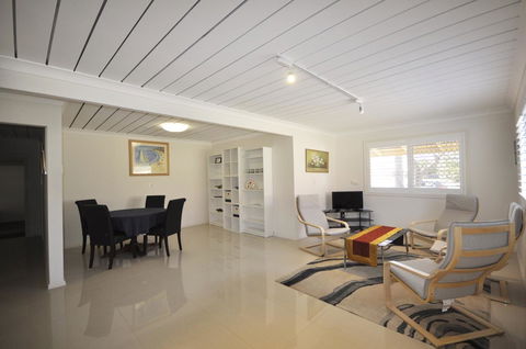 Ocean Wave - Kingaroy Accommodation 8