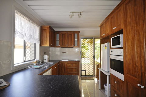 Ocean Wave - Kingaroy Accommodation 3