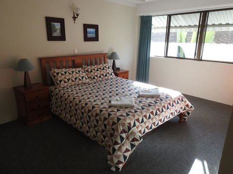 Placid Waters Holiday Apartments - Kingaroy Accommodation 9
