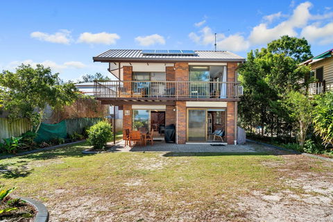 Bribie Beach House - Kingaroy Accommodation 4