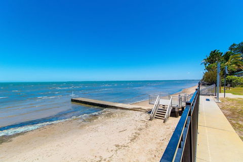 Waterviews,Pool, Wifi Its All Here !- Welsby Pde, Bongaree - Kingaroy Accommodation 16