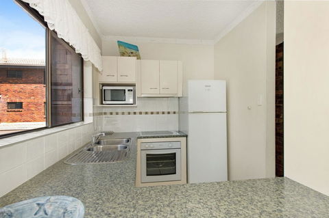 Waterviews,Pool, Wifi Its All Here !- Welsby Pde, Bongaree - Kingaroy Accommodation 5