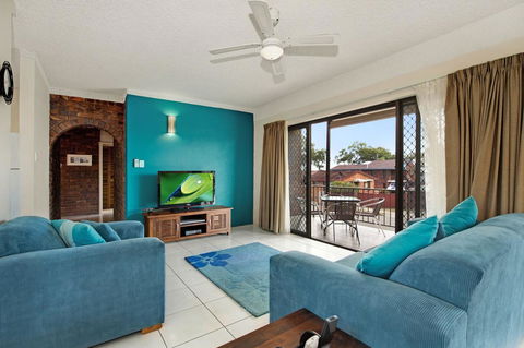 Waterviews,Pool, Wifi Its All Here !- Welsby Pde, Bongaree - Kingaroy Accommodation 11