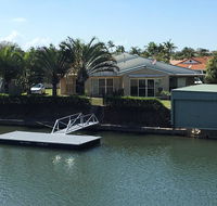 Ground floor family unit on the canal with free WIFI - Kingaroy Accommodation
