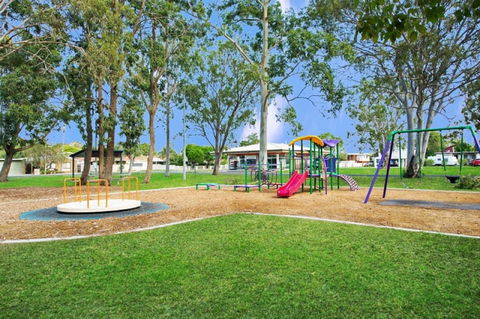 Fishing And Swimming At Your Doorstep - Sylvan Beach Esp, Bellara - Kingaroy Accommodation 12