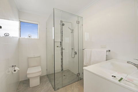 Fishing And Swimming At Your Doorstep - Sylvan Beach Esp, Bellara - Kingaroy Accommodation 9