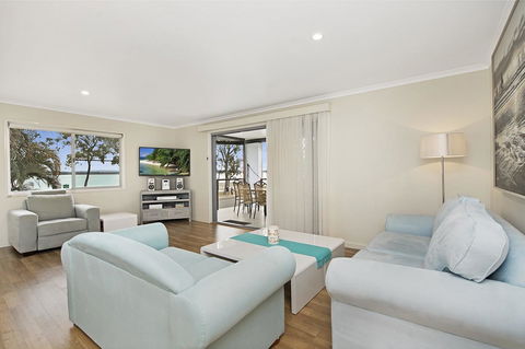 Fishing And Swimming At Your Doorstep - Sylvan Beach Esp, Bellara - Kingaroy Accommodation 17