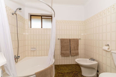 Spacious Family Unit With Incredible Views. - Kingaroy Accommodation 14