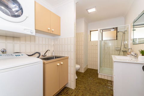 Spacious Family Unit With Incredible Views. - Kingaroy Accommodation 13