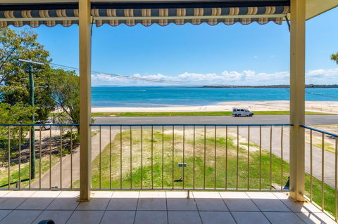Water Views - Top Floor -Clearview Apartments South Esp, Bongaree - Kingaroy Accommodation 8