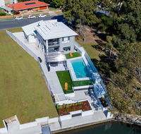 Stunning Canal Home Oh So Close To The Waterfront - Kingaroy Accommodation
