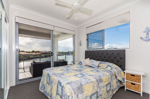Stunning Canal Home Oh So Close To The Waterfront - Kingaroy Accommodation 20