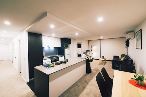 Mid Night Apartment Canberra City Onsite Parking - Kingaroy Accommodation 1