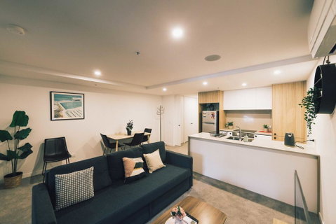 Mid Night Apartment Canberra City Onsite Parking - Kingaroy Accommodation 3
