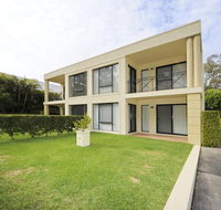 'Bagnall Views' 2/161 Government Rd - Stylish  modern duplex across the road to the waters edge - Kingaroy Accommodation