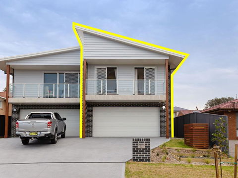 'Birubi Breezes', 2/7 Fitzroy St - Large Duplex With Air Conditioning, WIFI & Only 5 Minute Walk To The Beach - Kingaroy Accommodation 0