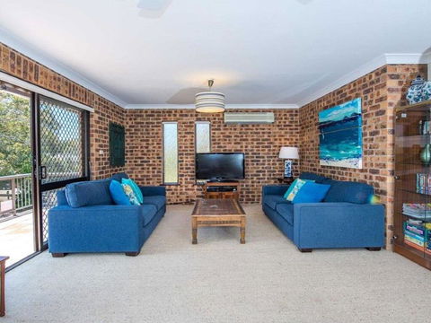 'COLUMBIA VIEWS', 2/9 COLUMBIA CLOSE - AIRCON, WIFI, NETFLIX, VIEWS & BOAT PARKING - Kingaroy Accommodation 3