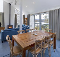 'Matilda' - Spacious  centrally located with great lake views - Kingaroy Accommodation