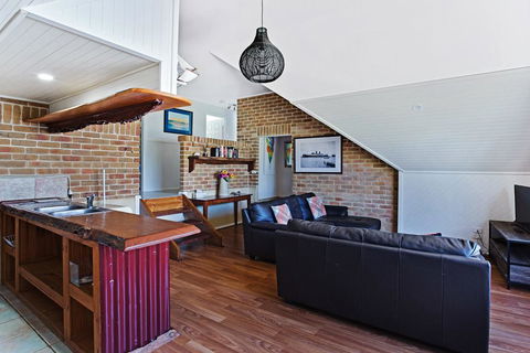 'Salt Wood' Cabin Style Retreat - Kingaroy Accommodation 2