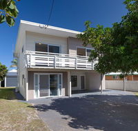 'SeaHaven' 2 Richardson Ave - Large home with Aircon Smart TV WIFI Netflix  Boat Parking - Kingaroy Accommodation