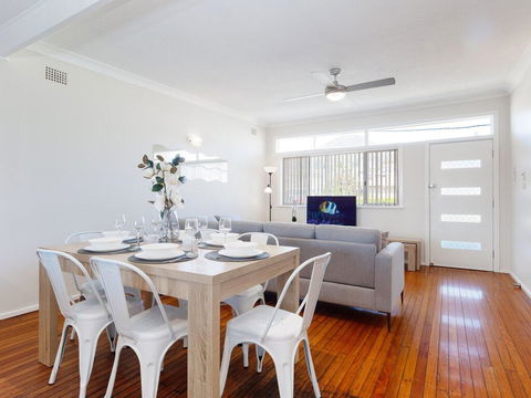 'Shoalz', 28 Rigney Street - Renovated Pet Friendly Cottage & Boat Parking - Kingaroy Accommodation 2