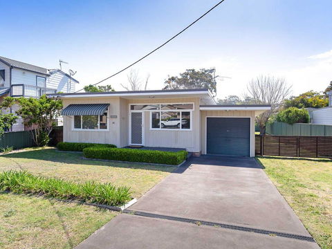 'Shoalz', 28 Rigney Street - Renovated Pet Friendly Cottage & Boat Parking - Kingaroy Accommodation 0