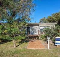 'The Croft' 11 Boulder Bay Rd - Cosy Beach House with Aircon  only 270m to the Beach - Kingaroy Accommodation