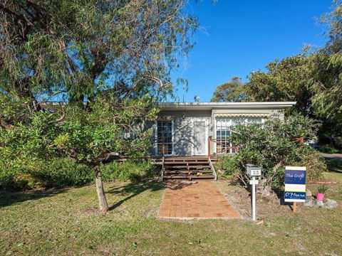 'The Croft' 11 Boulder Bay Rd - Cosy Beach House With Aircon & Only 270m To The Beach - Kingaroy Accommodation 0