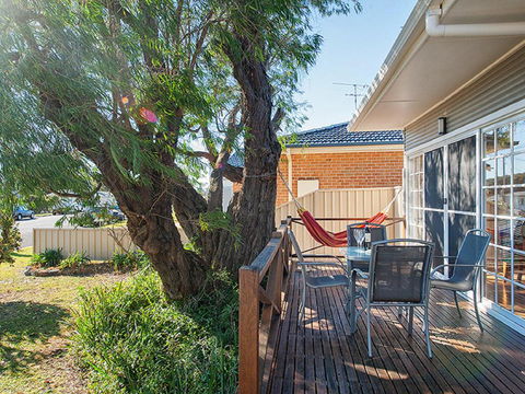 'The Croft' 11 Boulder Bay Rd - Cosy Beach House With Aircon & Only 270m To The Beach - Kingaroy Accommodation 1