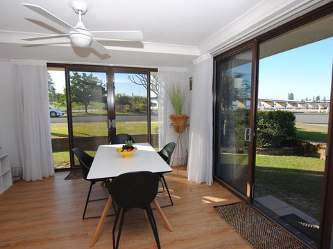 'Time And Tide' 1 - Ground Floor With Water Views - Kingaroy Accommodation 0