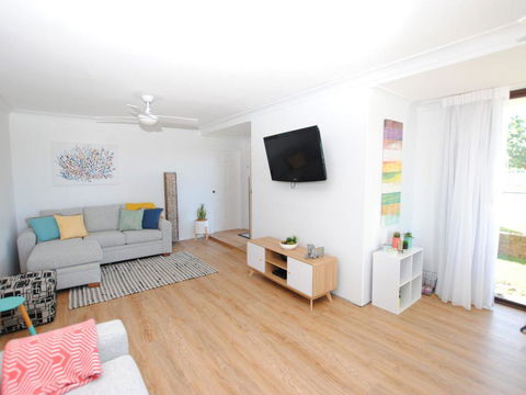 'Time And Tide' 1 - Ground Floor With Water Views - Kingaroy Accommodation 1