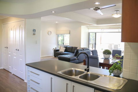 'Top Tier' Dog Friendly Holiday Home - Kingaroy Accommodation 2
