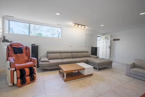 , , , Alice Wonderland, , ,  In 4 Beds House - Kingaroy Accommodation 2