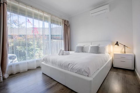 , , , Alice Wonderland, , ,  In 4 Beds House - Kingaroy Accommodation 3