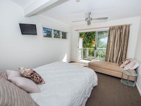 1 'Florida', 5 Lillian Street - 2 Min Walk To Beach, Shops & Restaurants - Kingaroy Accommodation 3