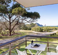 1 'Intrepid' 3 Intrepid Close - Amazing views of Shoal Bay only 100m from the Beach - Kingaroy Accommodation