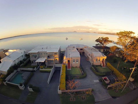 1 'Seaside Splendour' 137 Soldiers Point Road - Beautiful Unit On The Waterfront - Kingaroy Accommodation 0