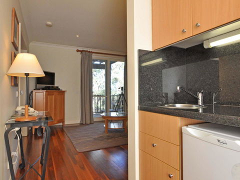 1 Bedroom Executive Villa Located Within Cypress Lakes - Kingaroy Accommodation 2
