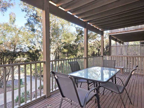 1 Bedroom Executive Villa Located Within Cypress Lakes - Kingaroy Accommodation 0
