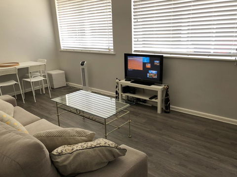 1 Bedroom Unit In Heart Of Elsternwick - Kingaroy Accommodation 3