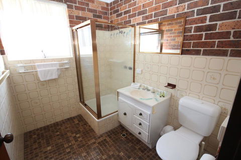 1/2 Brunswick Avenue - Kingaroy Accommodation 3