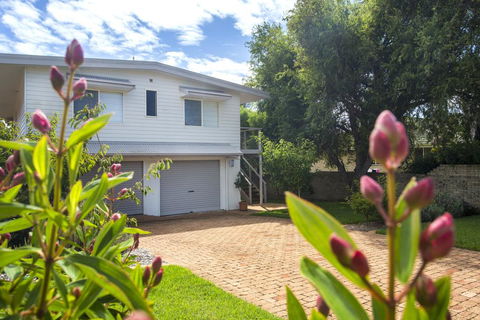 11 Riley St - Stylishly Modern - Kingaroy Accommodation 0
