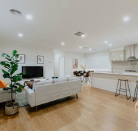 118 Refreshing 3BR Werribee Family House - Kingaroy Accommodation