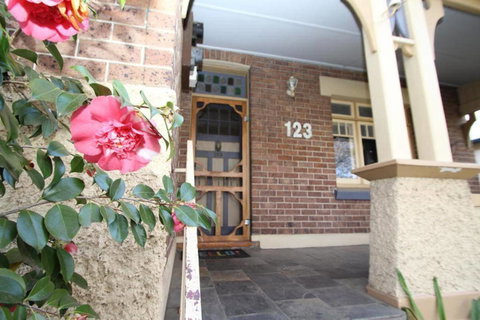 123 Hill St, Heart Of Orange, Double Brick - Kingaroy Accommodation 0