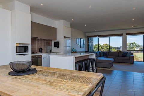 13 Shore Place - Kingaroy Accommodation 2